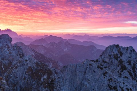 Zonsondergang boven de Juliaanse Alpen