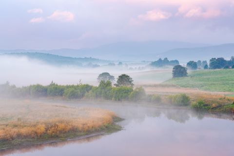 Spey rivier in de mist